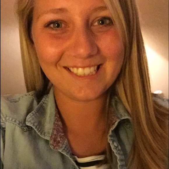 Ashley Veeser - Poshmark Profile Picture of Ashley Veeser (@veesas01) on Poshmark