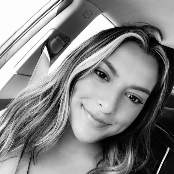 Awnie Bigelow - Poshmark Profile Picture of Awnie Bigelow (@awnie19) on Poshmark