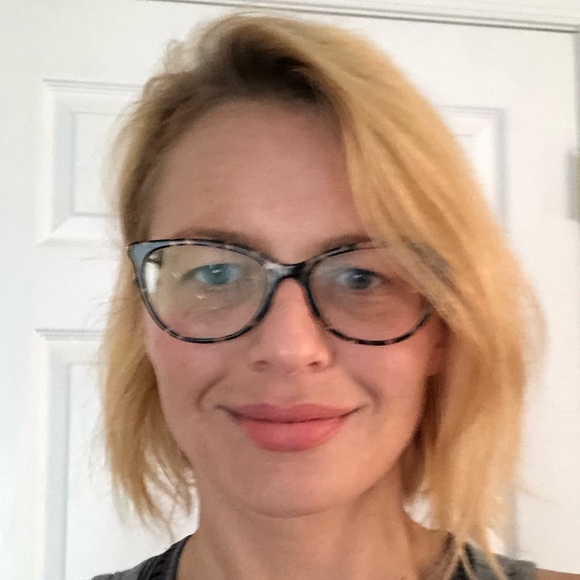 Profile Picture of Kieva Farhi (@kievafarhi) on Poshmark