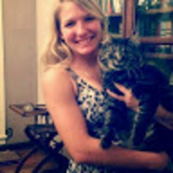 Profile Picture of Stephanie Hackett (@stephaniehac416) on Poshmark