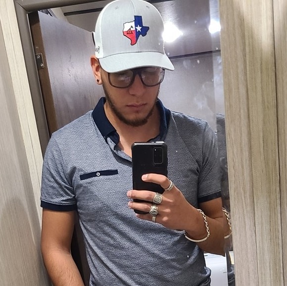 Profile Picture of Jonathon Barrera (@jonathonbarrera) on Poshmark