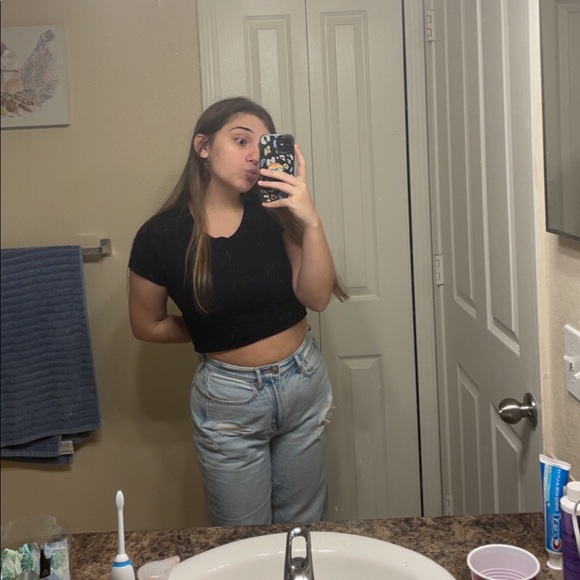 Profile Picture of Julia Tedeschi (@julia_tedeschi) on Poshmark