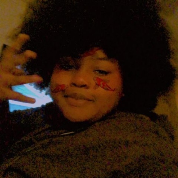 Profile Picture of Michaela Borders (@michaelaborders) on Poshmark