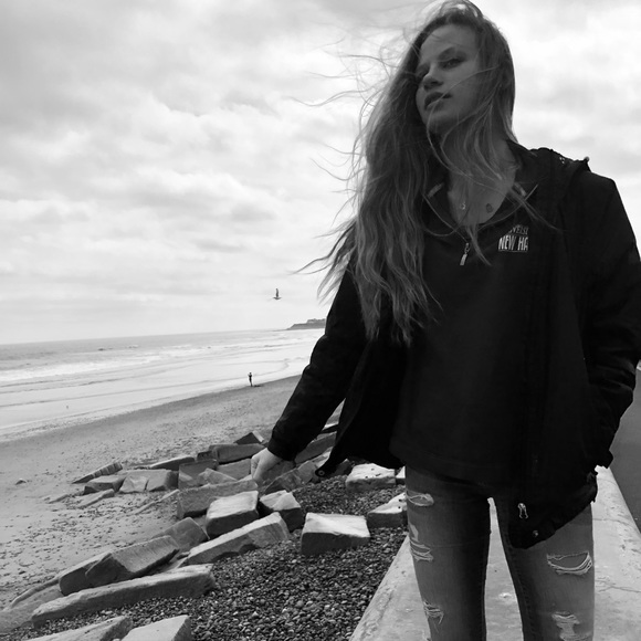 Profile Picture of Marissa Mullen (@marissahmullen) on Poshmark