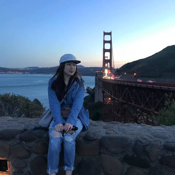 Profile Picture of Thư Huỳnh (@baongoc123) on Poshmark