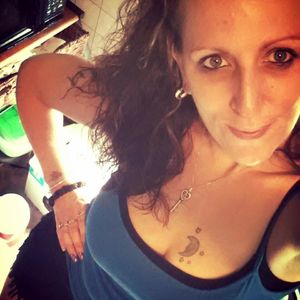 Profile Picture of Shannon Compton (@dazzlingmama) on Myspace
