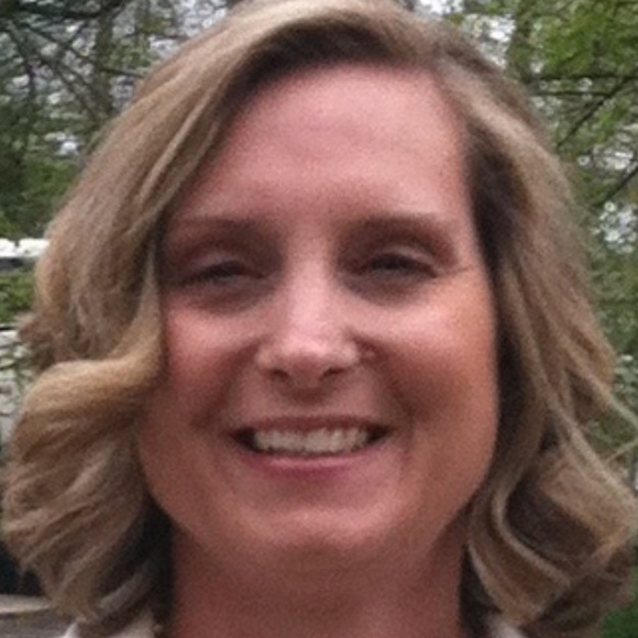 Profile Picture of Angee Skipworth (@angskip) on Poshmark