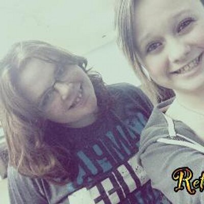 Profile Picture of Elizabeth Holcomb (@Lizzy15369) on Twitter