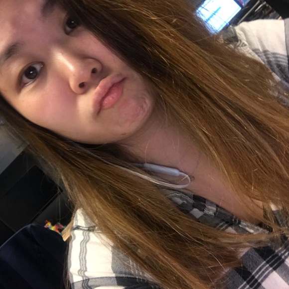 Profile Picture of Ariel Young (@prncssariii) on Poshmark