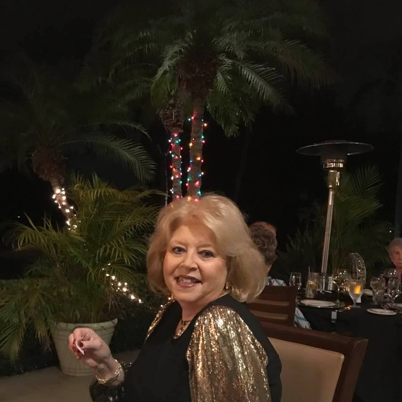 Profile Picture of Donna Scully (@queendonna51) on Poshmark
