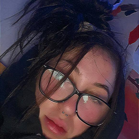 Profile Picture of Emma Mcglashan (@emmamcglashan) on Poshmark