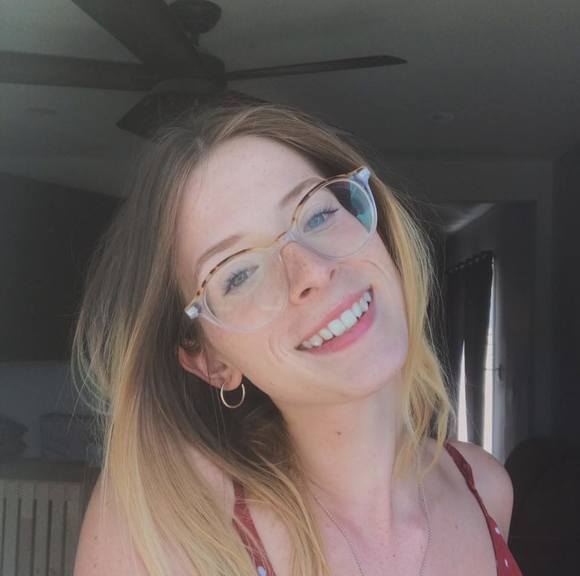 Profile Picture of Chloe Tang (@chloet2283) on Poshmark