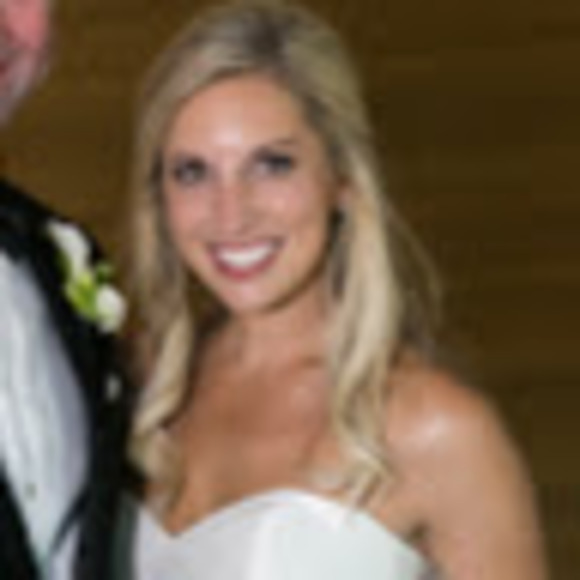 Profile Picture of Victoria Calvert (@vcalvert21) on Poshmark