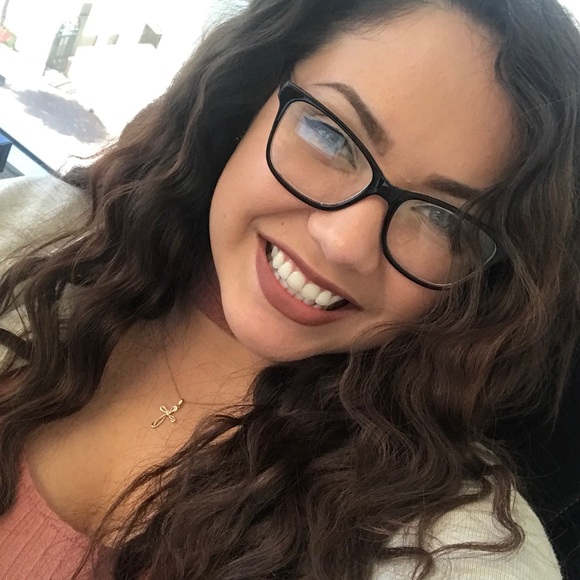 Profile Picture of Meghan Dziedziak (@meghandziedziak) on Poshmark