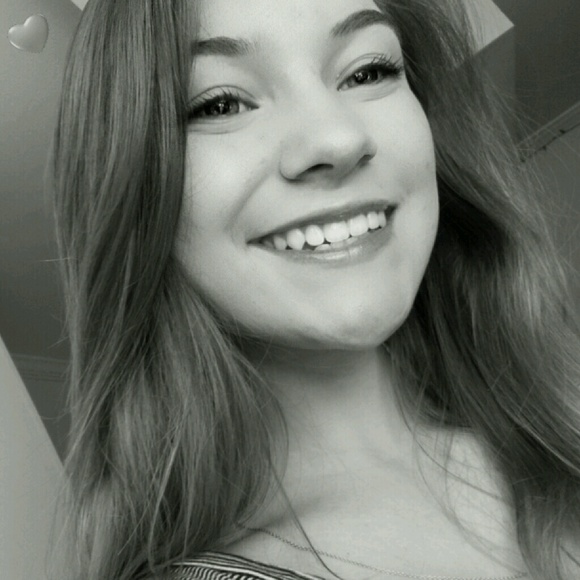 Profile Picture of Abbey Kimpson (@abbeyk25) on Poshmark