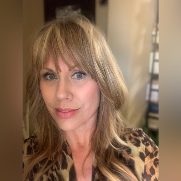 Profile Picture of Carol Machugh (@carolmachugh) on Poshmark