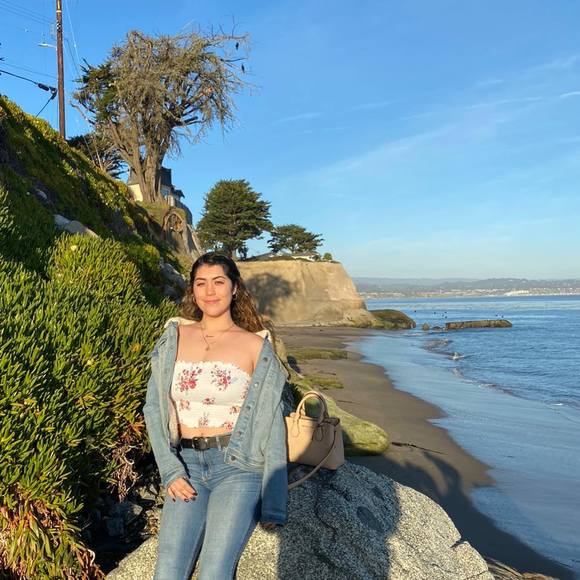 Profile Picture of Jasmin Maya (@jazzyy_21) on Poshmark