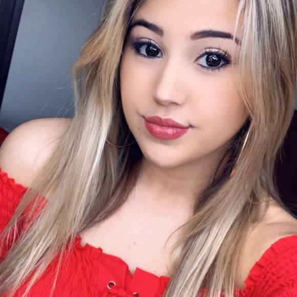 Profile Picture of Brooke Balduff (@brookelbalduff) on Poshmark