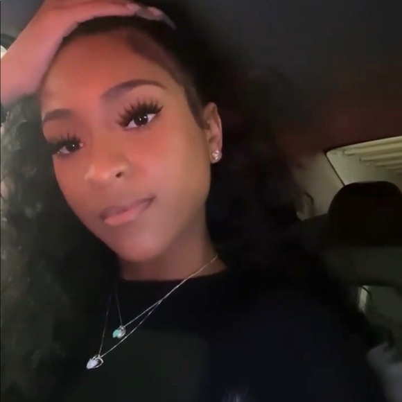 Profile Picture of Erika Bundy (@bunnndy) on Poshmark