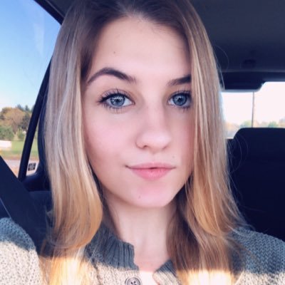 Profile Picture of Cassandra (@CassieVachon) on Twitter