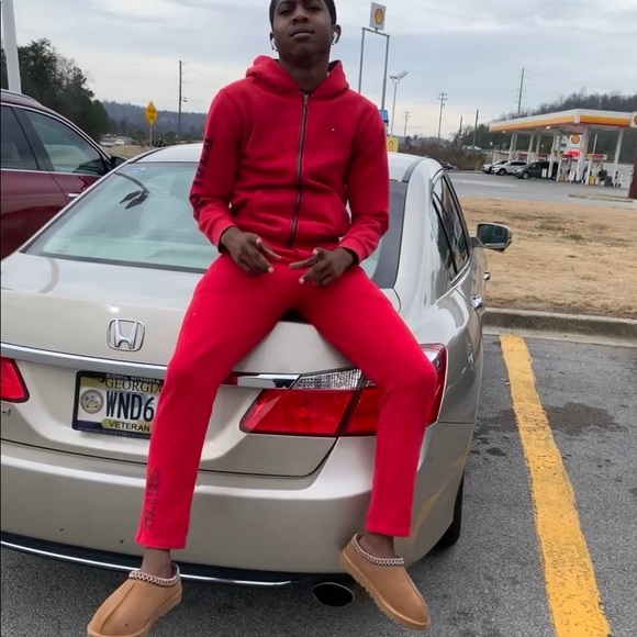 Profile Picture of Greg Collier (@gregboomin23) on Poshmark
