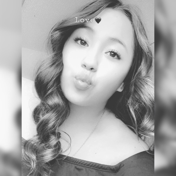 Profile Picture of Mariah Guerrero (@nichole00504) on Poshmark