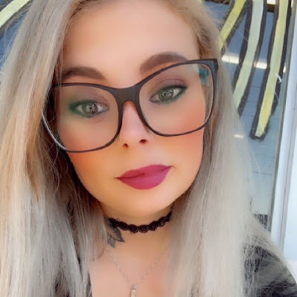 Sarah Perritt - Poshmark Profile Picture of Sarah Perritt (@sarah_perritt) on Poshmark