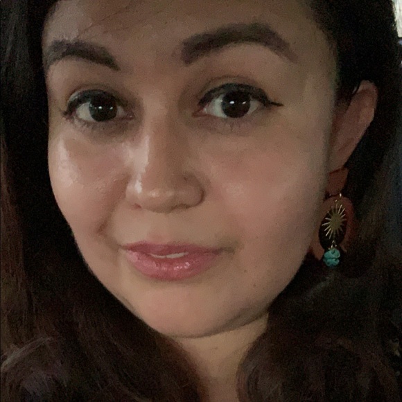 Profile Picture of Maryann Parga (@maryann_parga) on Poshmark