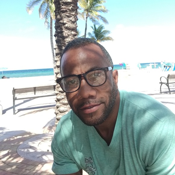 Profile Picture of Taurus Napper (@tnapster) on Poshmark