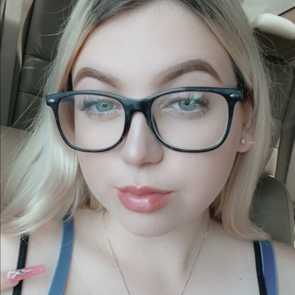 Profile Picture of Kelly Freese (@freesekl3968) on Poshmark