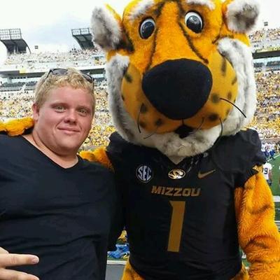 Profile Picture of Travis Shroyer (@shroyertravis) on Twitter