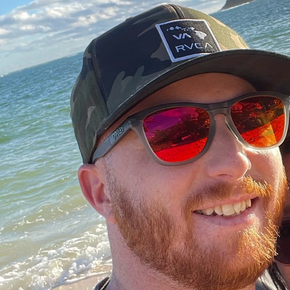 Profile Picture of Joe Carlson (@joe_carlson) on Poshmark