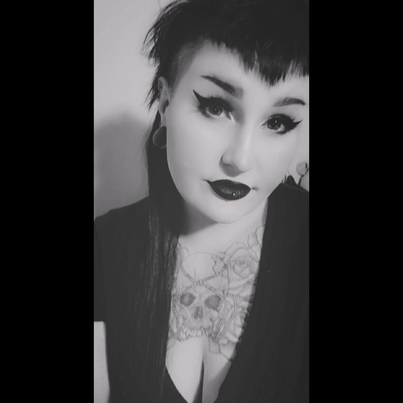 Profile Picture of Alexa Phillips (@alexajayne) on Poshmark