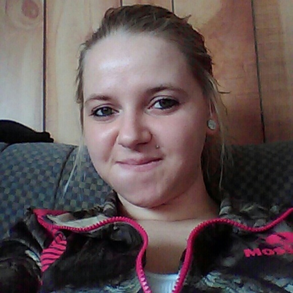 Profile Picture of Christina Strawder (@strawdermom) on Poshmark