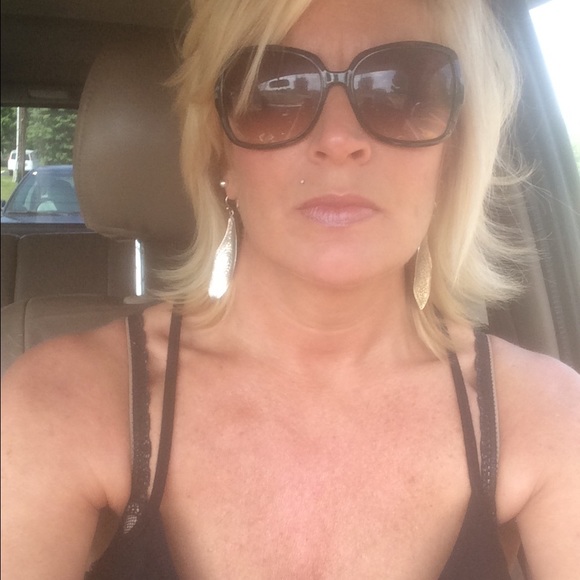 Profile Picture of Kendra Lutz (@kendra2) on Poshmark