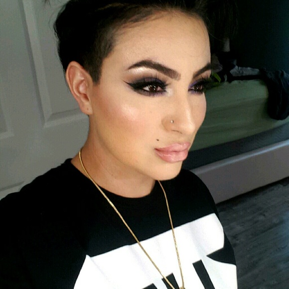 Profile Picture of Tosha Martinez (@toaha89mtz) on Poshmark