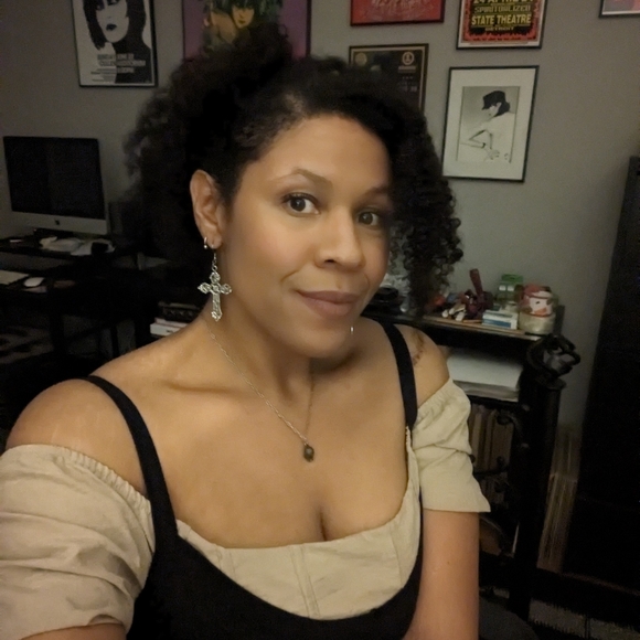 Profile Picture of Stacey Drumwright (@bitethebeat) on Poshmark