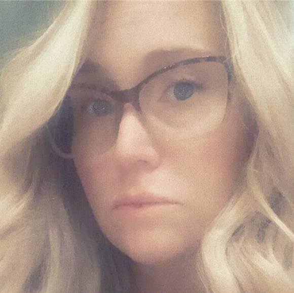 Profile Picture of Melissa Akerman (@minerva930) on Poshmark