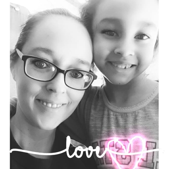 Profile Picture of Angela Anglin (@dayjai84) on Poshmark