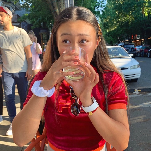 Profile Picture of Yolanda Lin (@yolandalin2001) on Poshmark