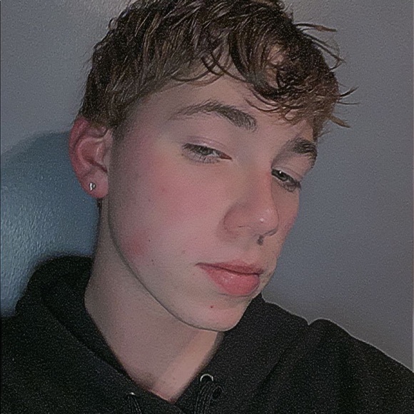 Profile Picture of Nicholas Hayden (@nhaye19) on Poshmark