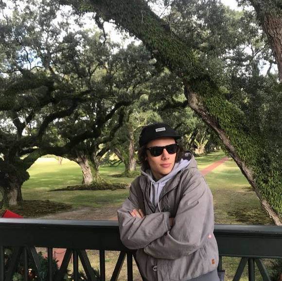 Profile Picture of Leo Lopes (@leolopezao) on Poshmark