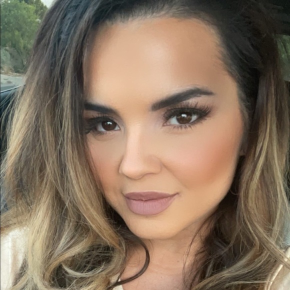 Profile Picture of Bianca Duran (@bduran520) on Poshmark