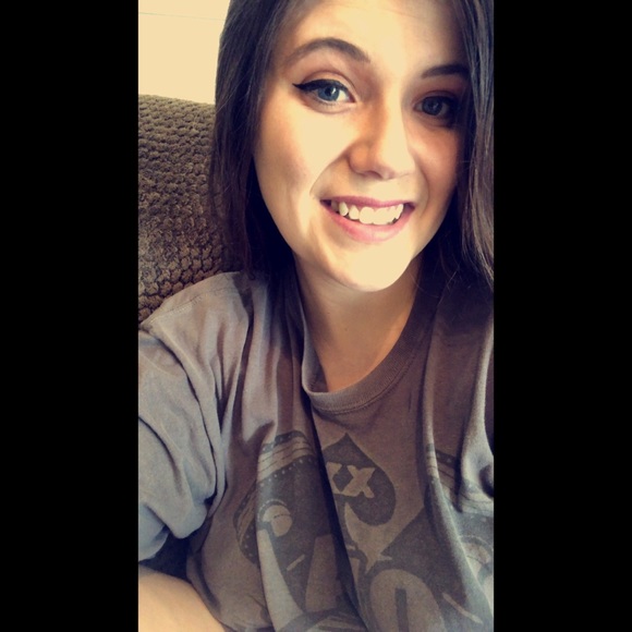 Profile Picture of Kimberly Sumerel (@k_sumerel) on Poshmark