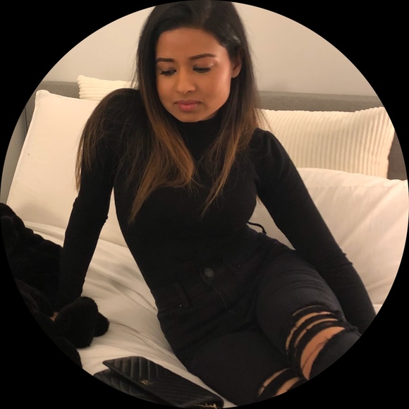 Sheena Ardeshna - Poshmark Profile Picture of Sheena Ardeshna (@sheenaardeshna) on Poshmark