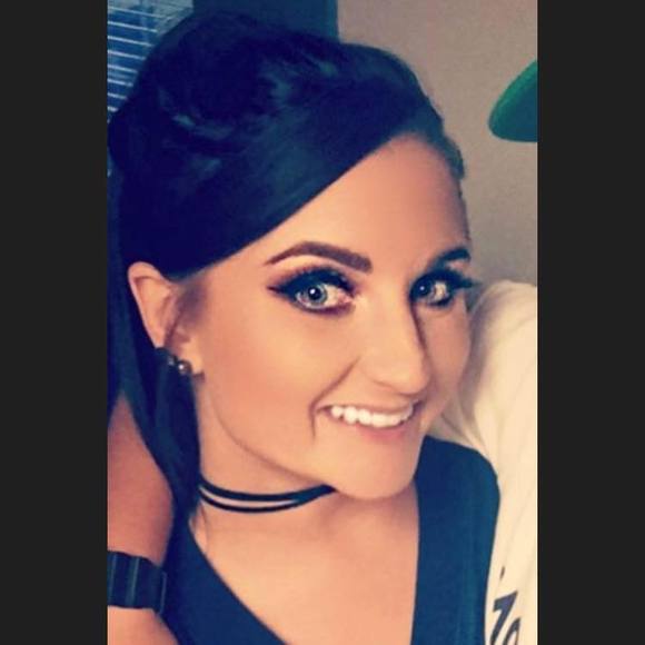 Profile Picture of Kelli Forrest (@slvrchik1) on Poshmark