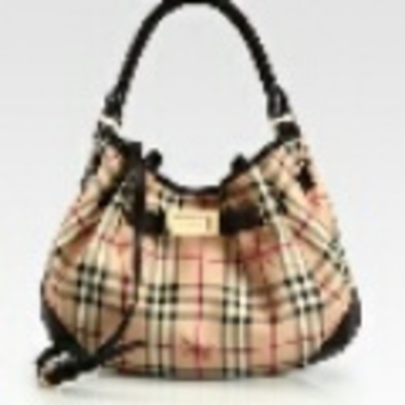 Profile Picture of Nadia Andrianie (@alveena1117) on Poshmark