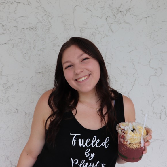 Profile Picture of Paige Plitt (@paigeplitt) on Poshmark