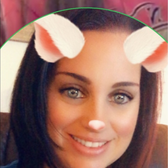 Profile Picture of Amanda Drew (@ajdrew80) on Poshmark