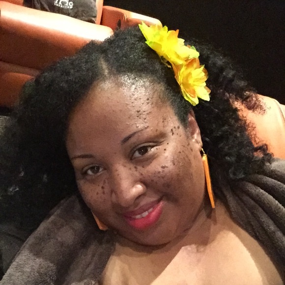 Profile Picture of Jocelyn Potts (@jocelyn1978) on Poshmark